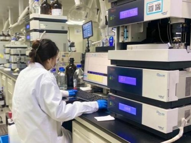 登晨生物为安谱实验部署氮气发生器系统
